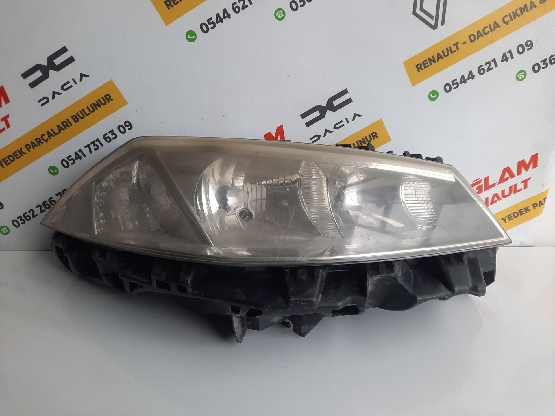 Megane 2 Orijinal Çıkma Sağ Merceksiz Far 7701064017