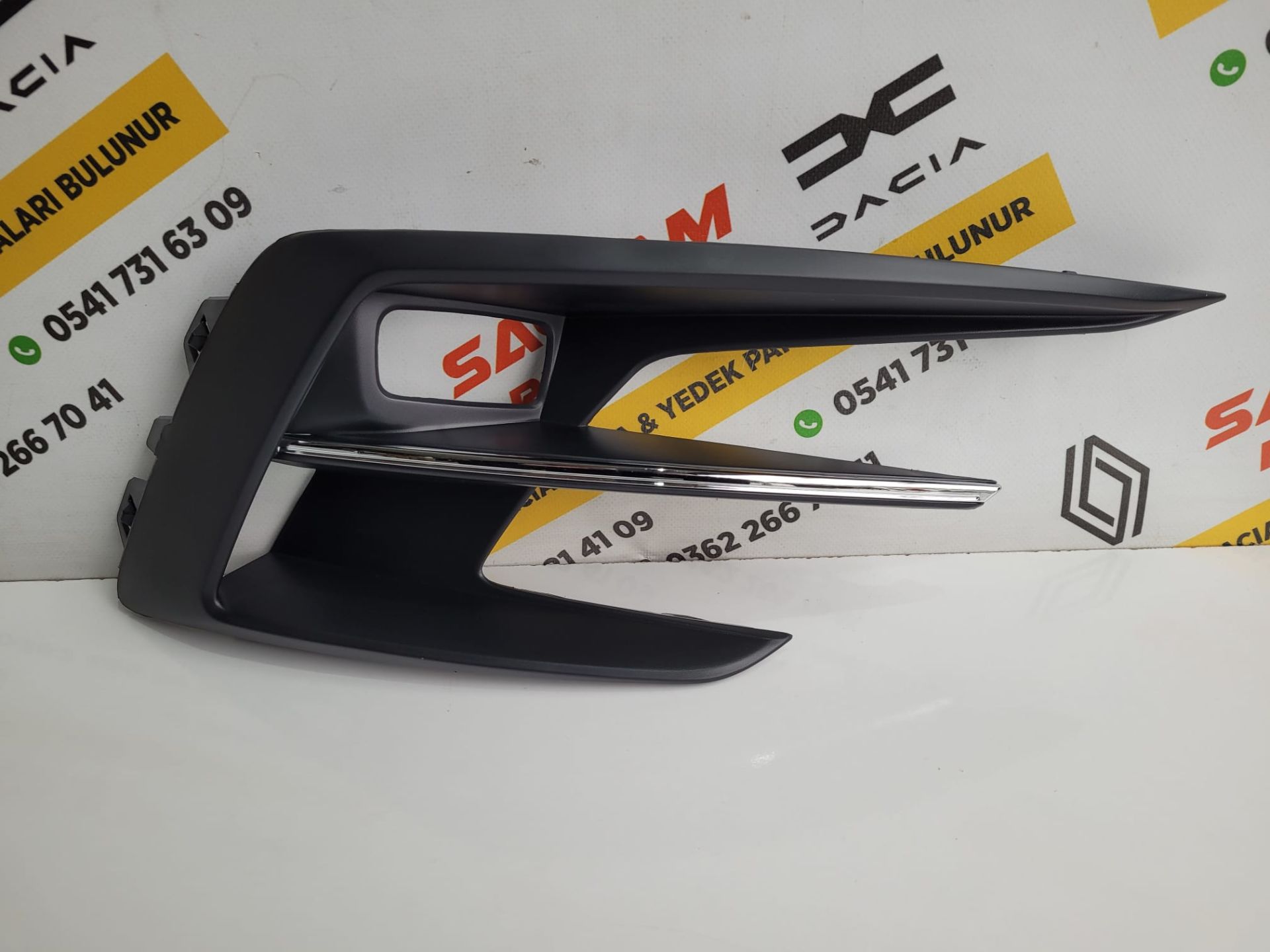 Megane 4 Sıfır Krom Nikelajlı Sağ Sis Çerçevesi Sisli 261529724R