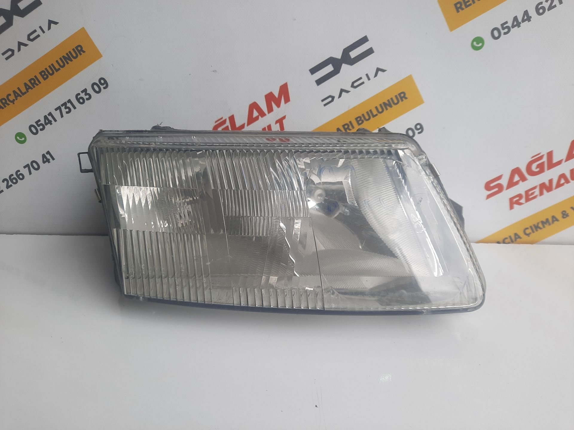 Passat 1997-2001 Orijinal Çıkma Sağ Far 3B0941018K