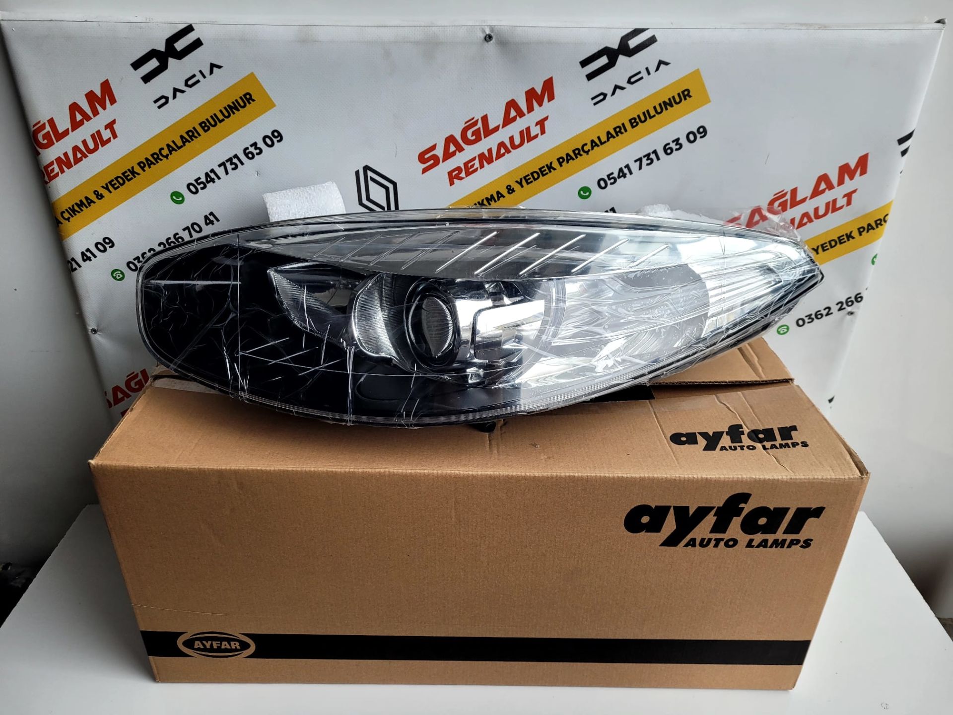 Fluence Sıfır Mercekli İçi Siyah Sol Far 260600738R - Ayfar