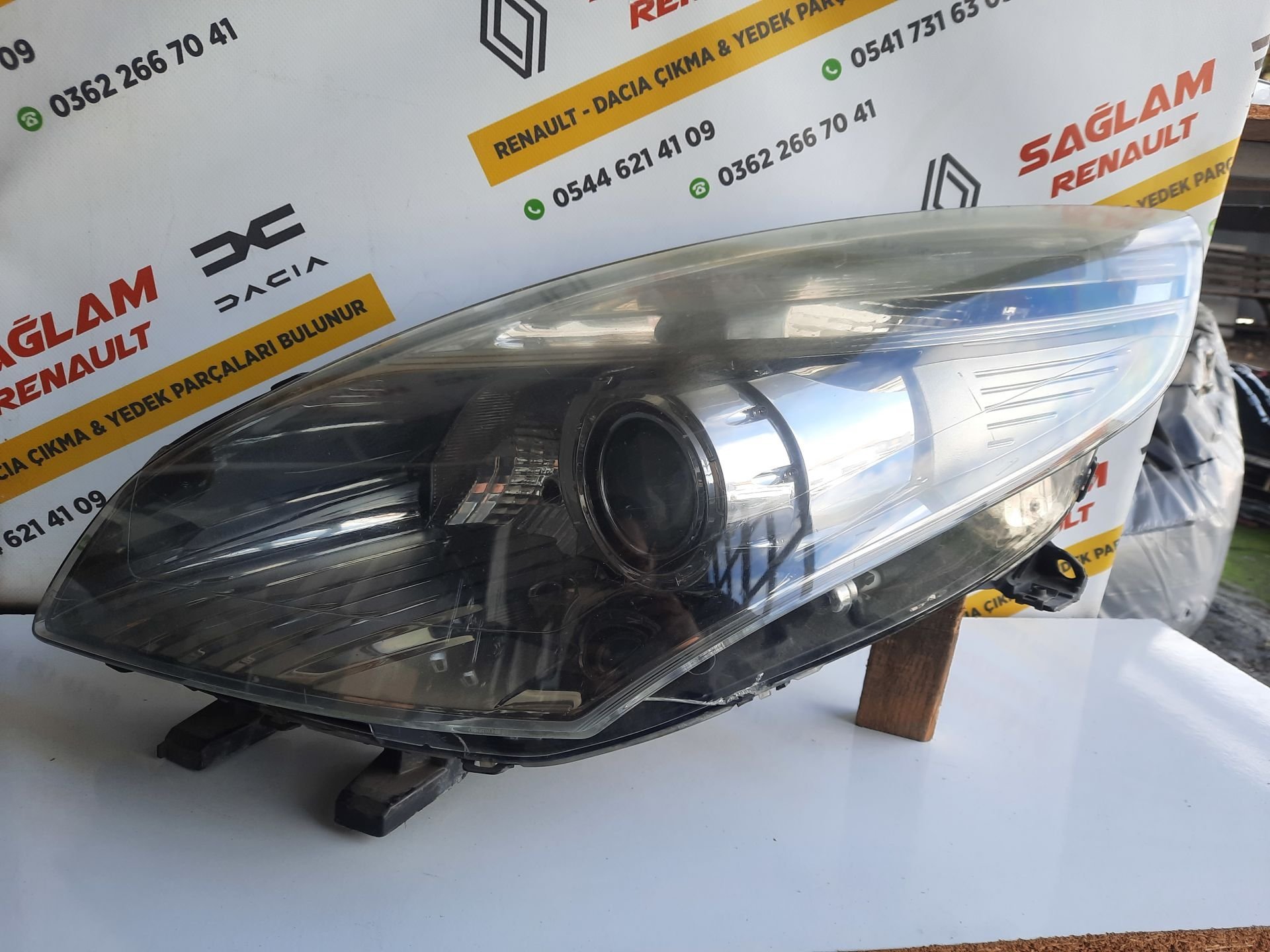 Scenic 3 2009-2016 Orijinal Çıkma Sol Far 260600027R