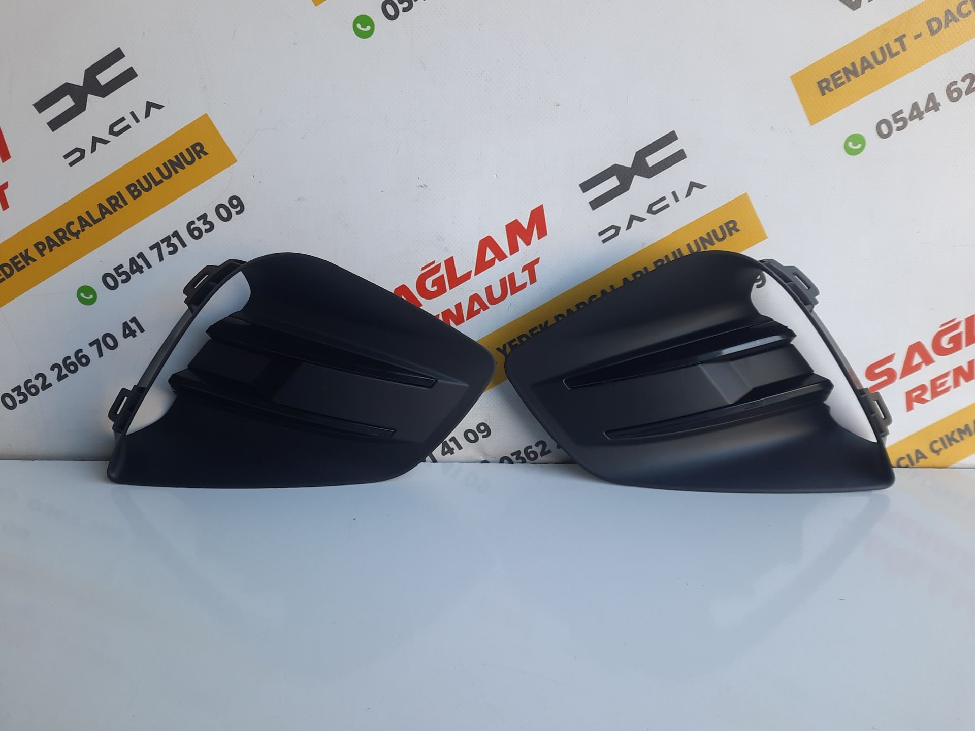Clio 5 Sıfır Sis Çerçevesi Takım Halinde Sissiz Siyah Çıtalı 261526778R