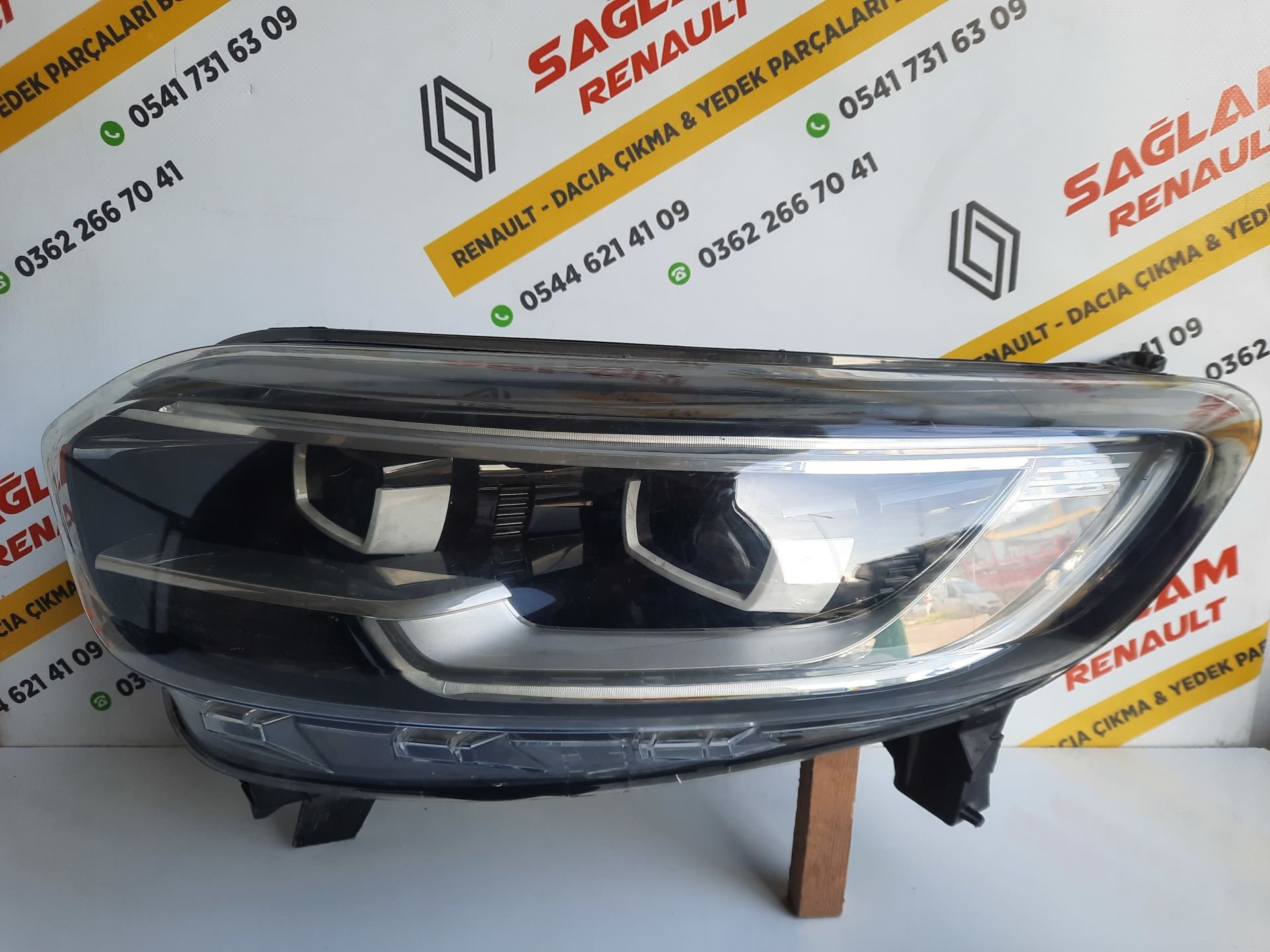 Kadjar İcon Çift Mercekli Orijinal Çıkma Sol Far 260608114R - Hella