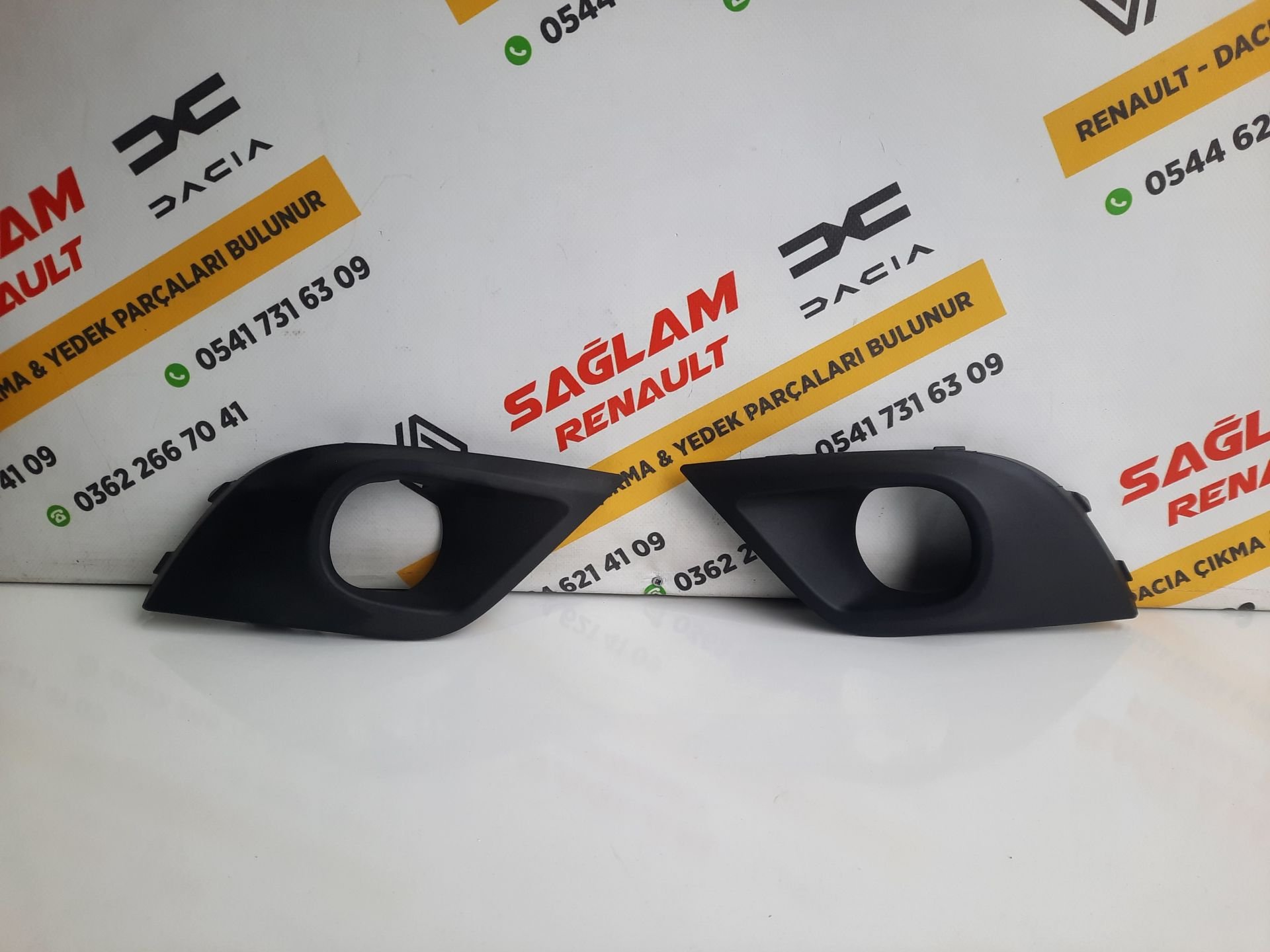 Clio 4 HB SW 17-20 Orijinal Çıkma Sis Delikli Sis Farı Çerçevesi Sis Kapağı Takımı 261A34190R