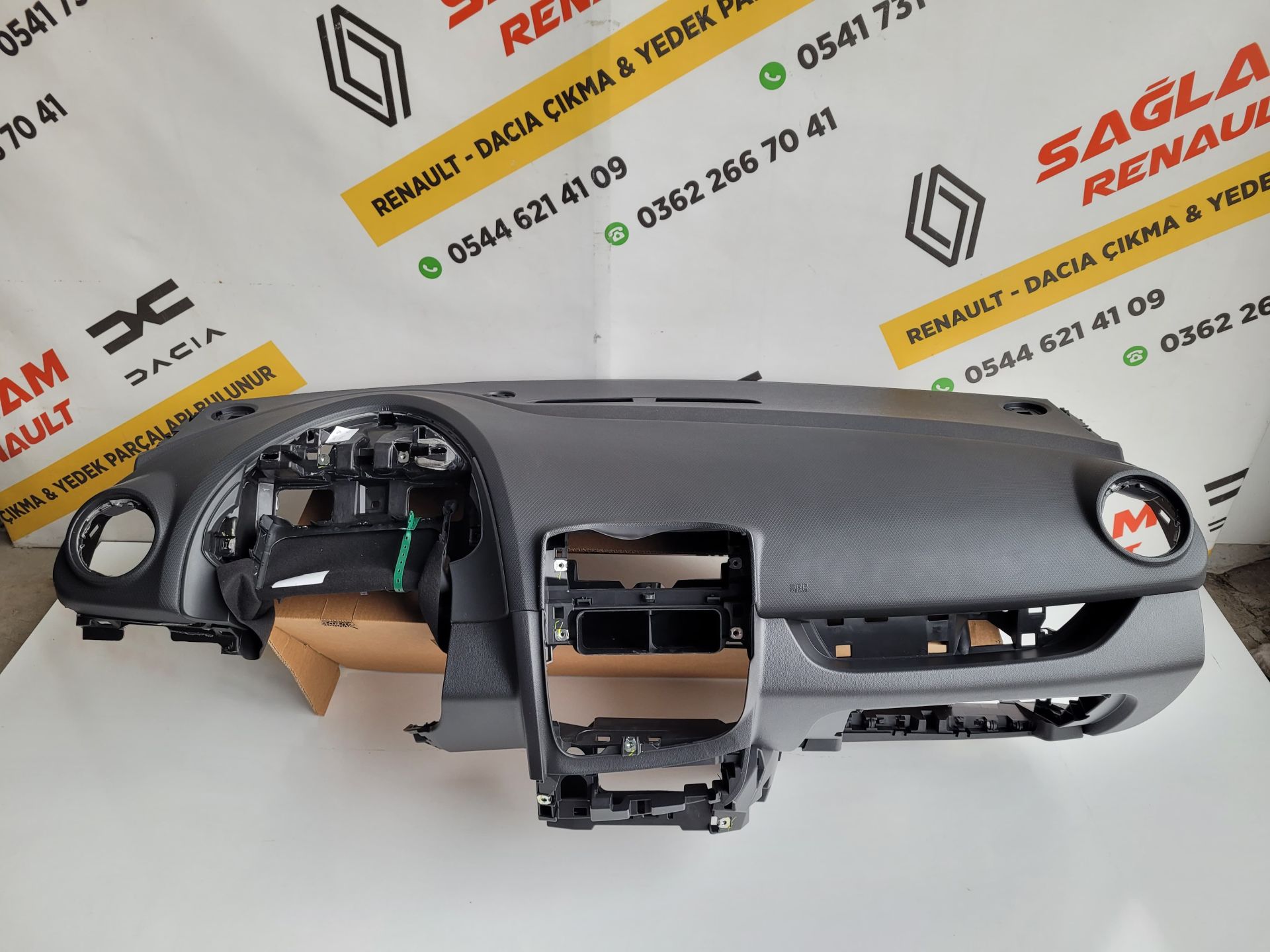 Clio 4 İcon Orijinal Sıfır Ön Göğüs Torpido Komple Kutulu 682000184R - Renault Mais