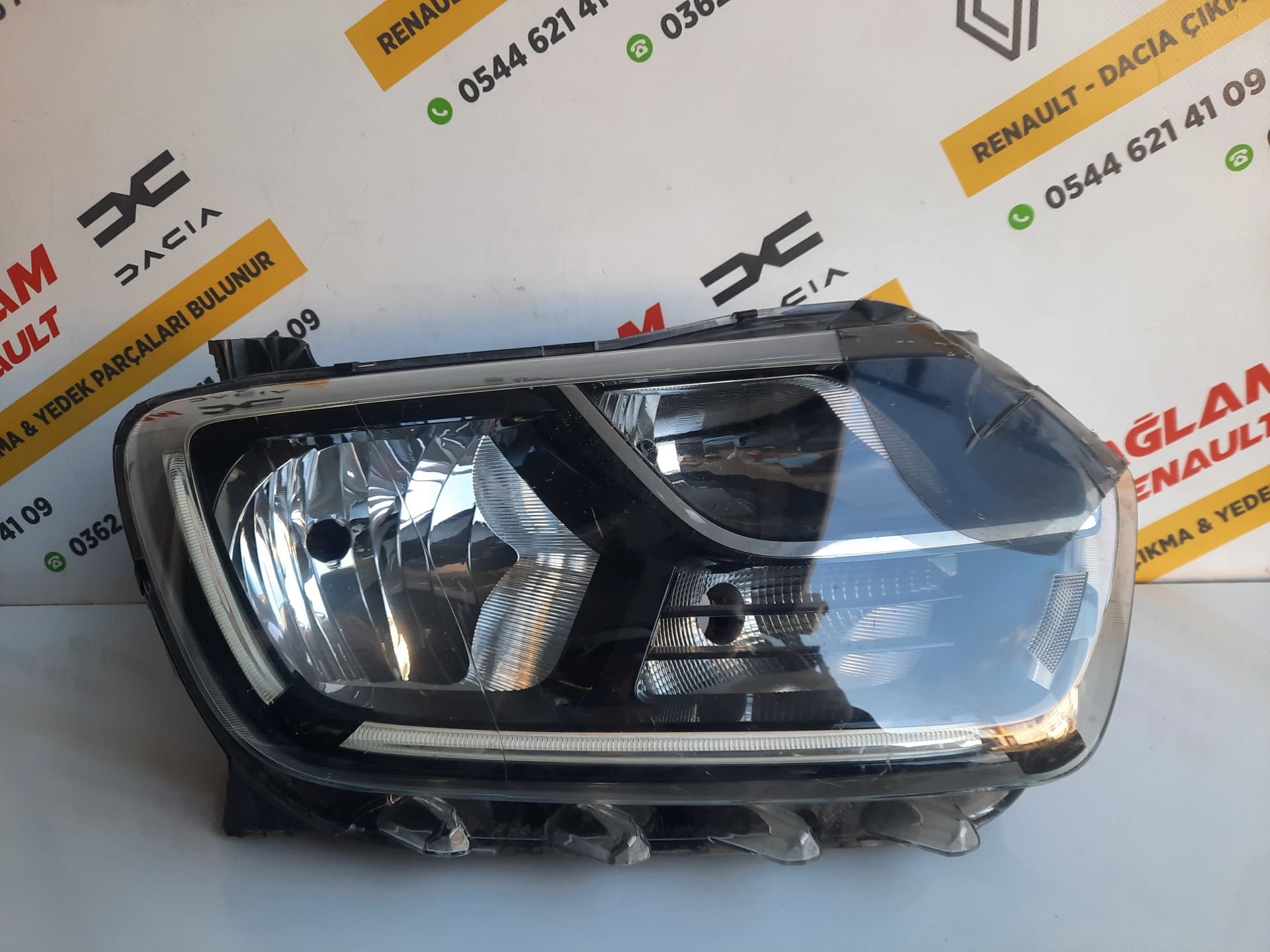 Duster 2 XJD 18-24 Orijinal Çıkma Ledli Sağ Far ( Camı Kırık ) 260101133R