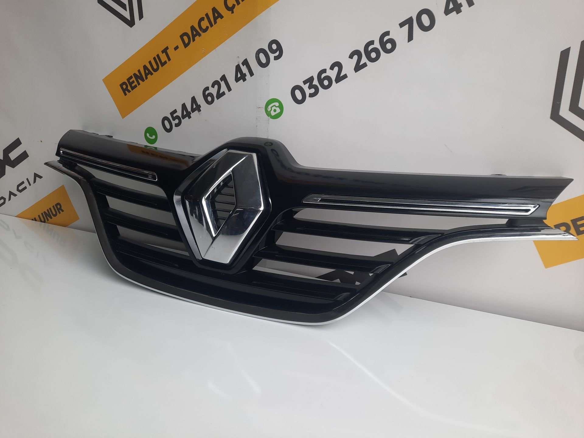 Megane 4 16-20 Orijinal Çıkma Ön Panjur Komple 622562805R 622567680R