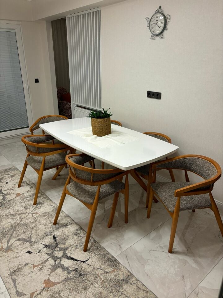Beyaz Ahtapot Masa + Luna Sandalye Takımı 