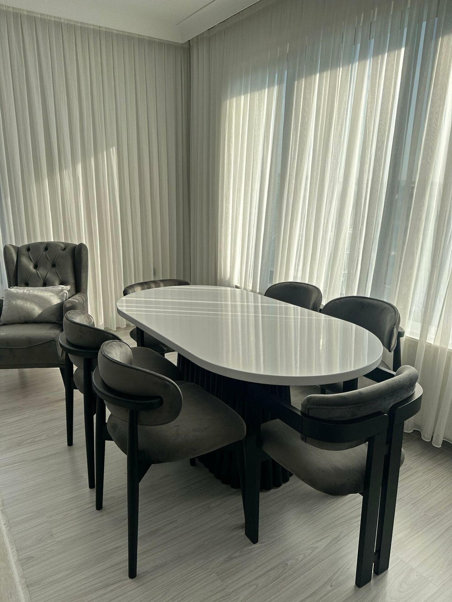 Beyaz PTT Masa + T, Polo Sandalye Takımı