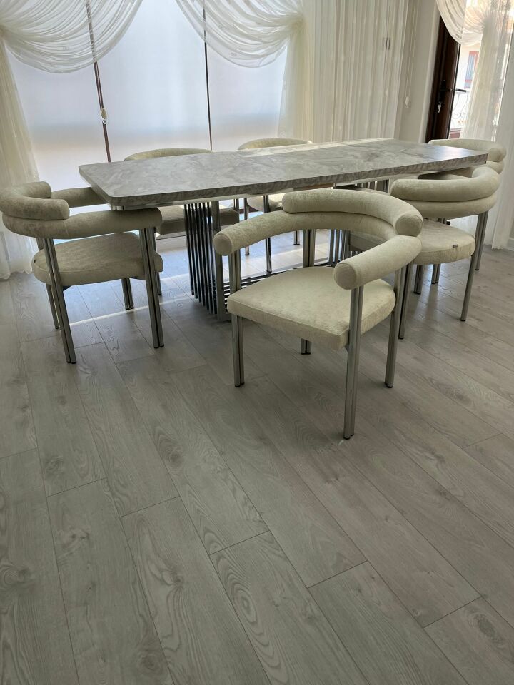 Piramit Masa + Kollu Milano Sandalye Takımı 
