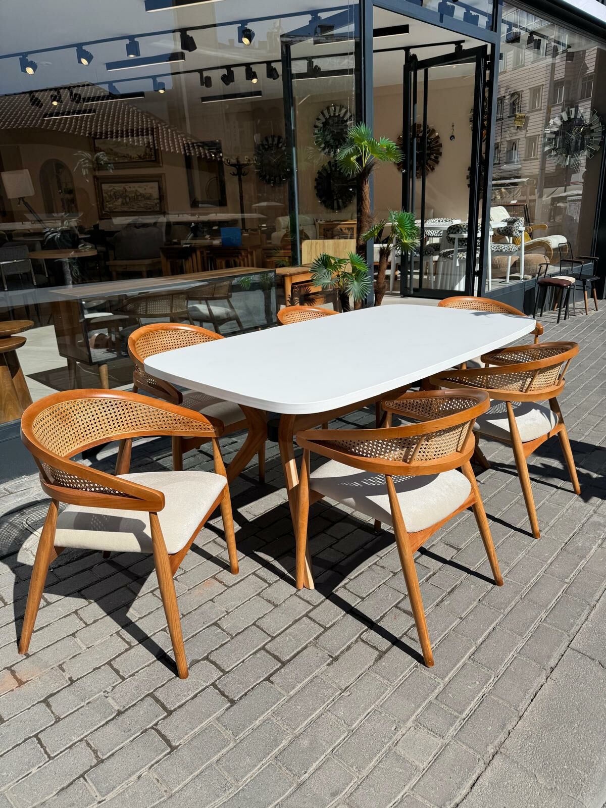 Beyaz Ahtapot Masa + Luna Sandalye Takımı