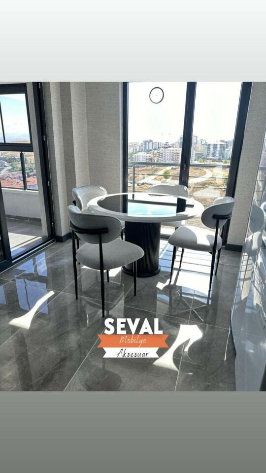 Beyaz Aynalı Yuvarlak Masa + Metal Polo Sandalye Takımı