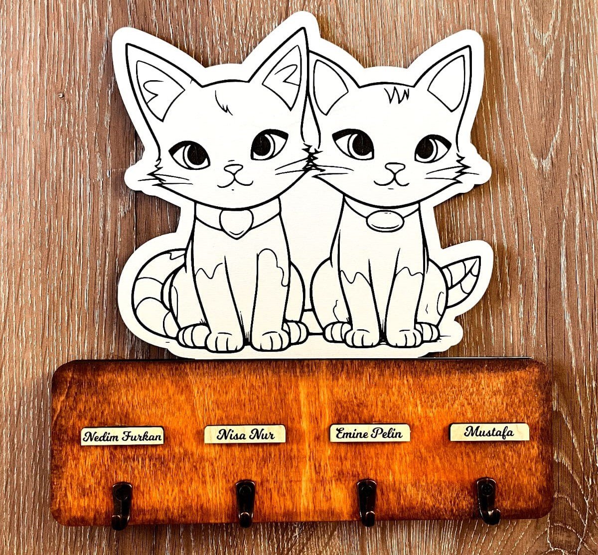 Kedi Figürlü Hediye Anahtarlık Askısı Duvar Dekorasyon Isme Özel Hediyelik 25 X 26 CM