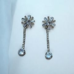 Çelik Parlak Taşlı Çiçek Model Sallantılı Küpe