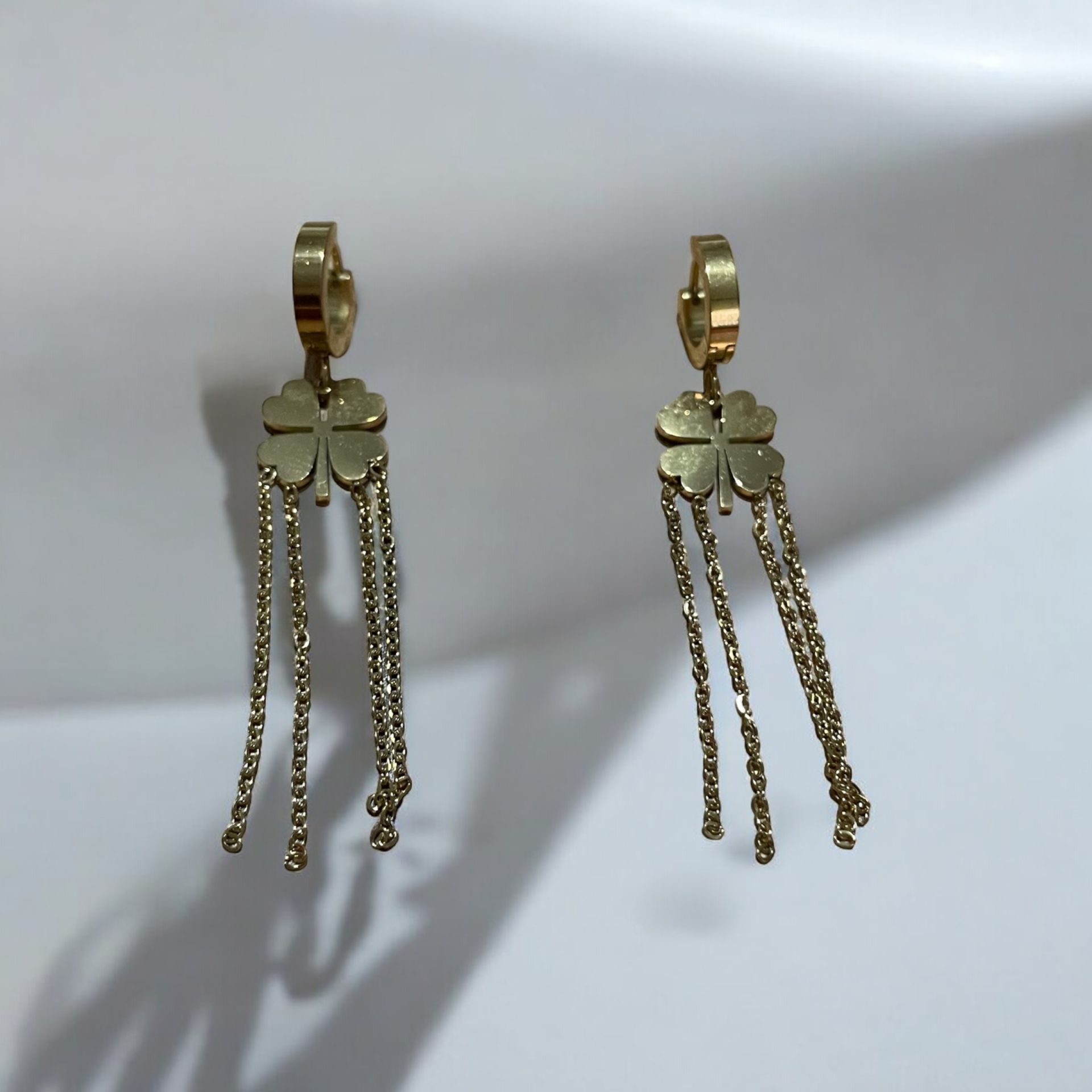 Çelik Gold Yonca Model Zincir Sallantılı Küpe