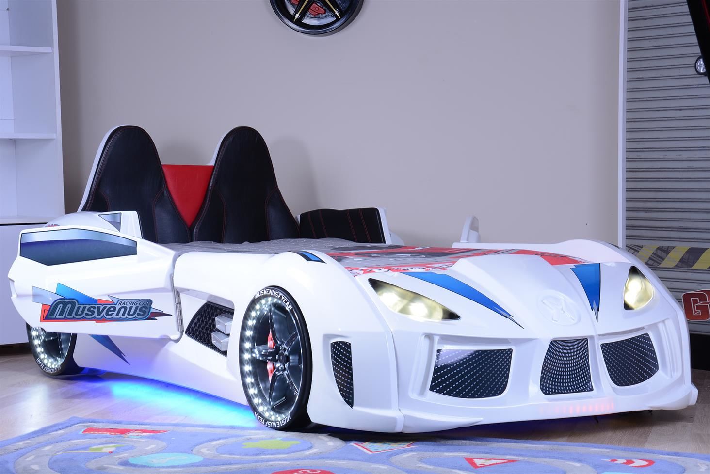 Audi V7 Arabalı Yatak Koltuklu Full Ledli - Beyaz