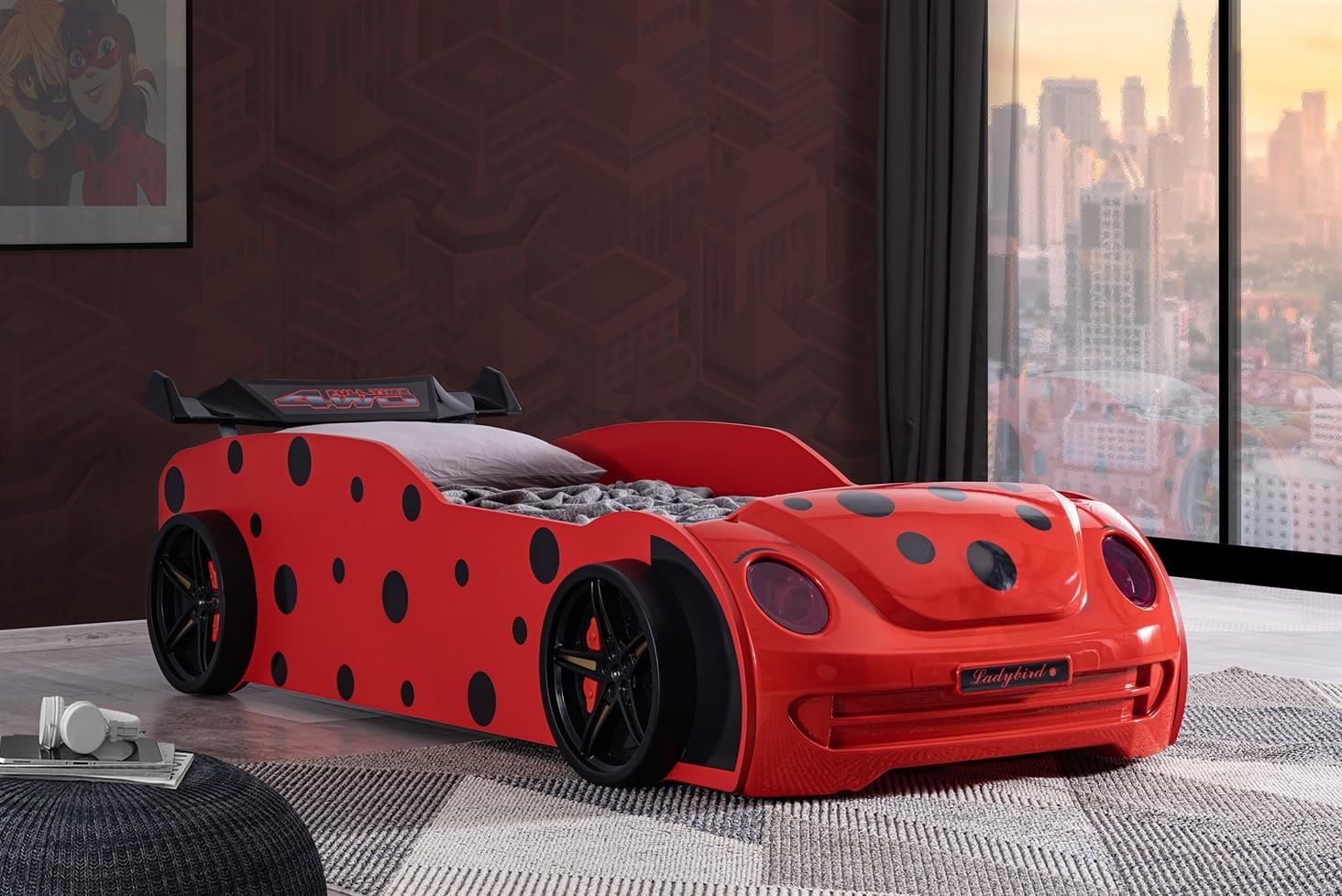 Uğur Böceği Rüzgarlıklı Arabalı Yatak