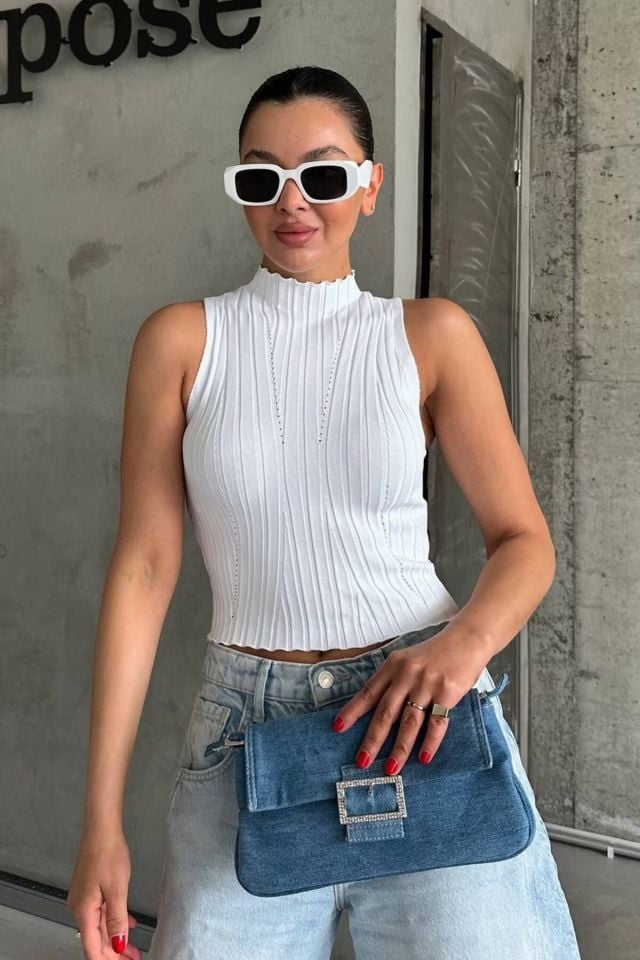 Yarım Balıkçı Yaka Sıfır Kollu Şerit Desenli   Triko Crop Bluz