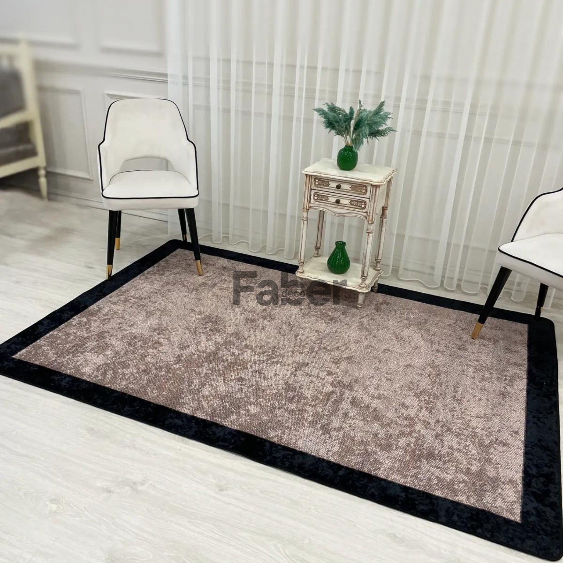 Siyah Kenarlı Kahverengi Modern Halı
