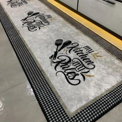 Siyah Beyaz Kaz Ayağı Desenli Gri Dekoratif Mutfak Halısı