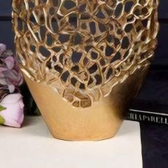 Altın Kabartma Desenli Metal Dekoratif Vazo