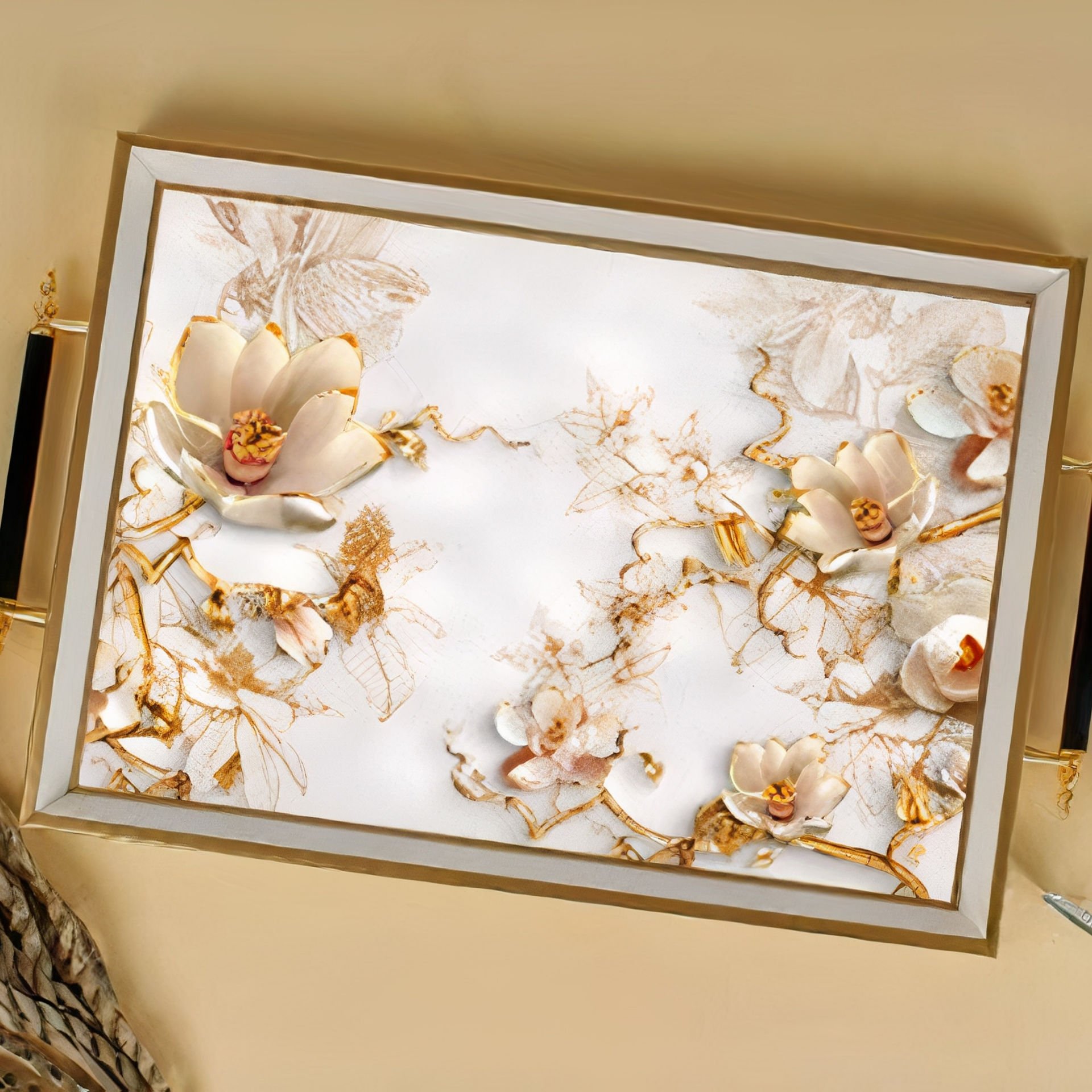 Beyaz Papatya Motifli Gold Detaylı Dekoratif Tepsi