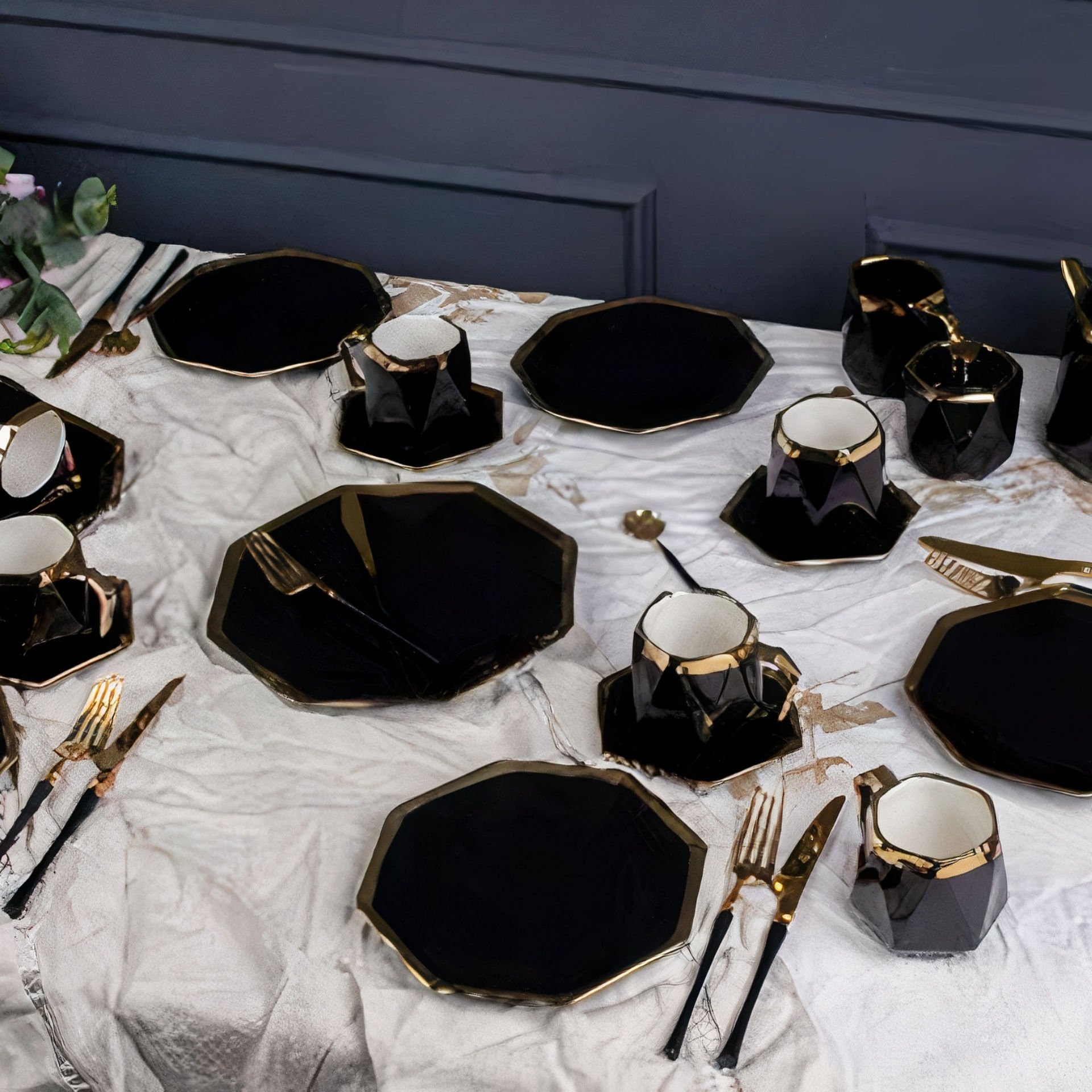 Gold Çerçeveli Siyah Porselen 24 Parça 6 Kişilik Çay Pasta Yemek Takımı
