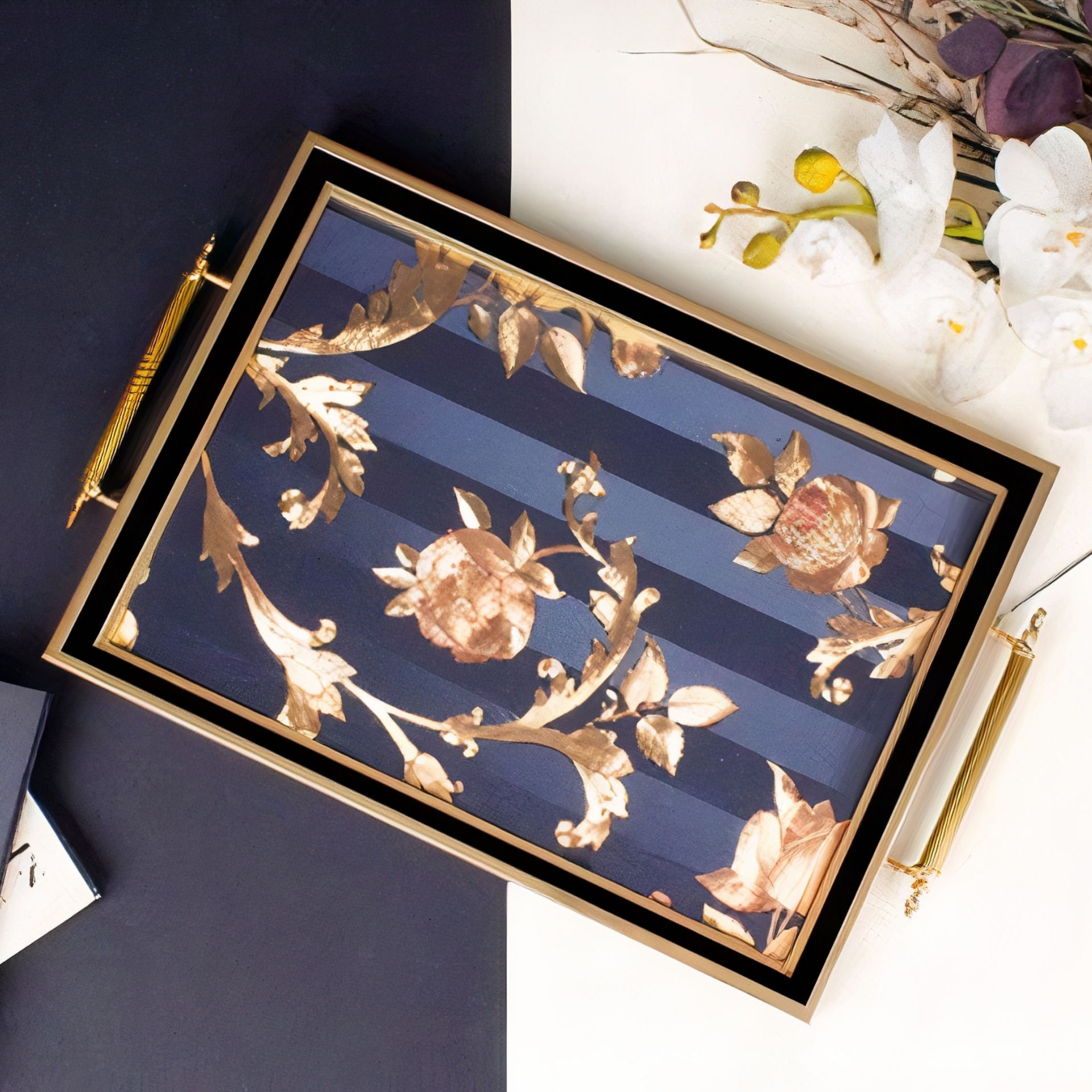 Altın Çerçeveli Lacivert Şerit Desenli Gold Çiçek Motifli Dekoratif Tepsi