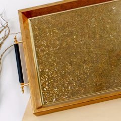 Altın Kabartma Desenli Ahşap Çerçeveli Dekoratif Tepsi