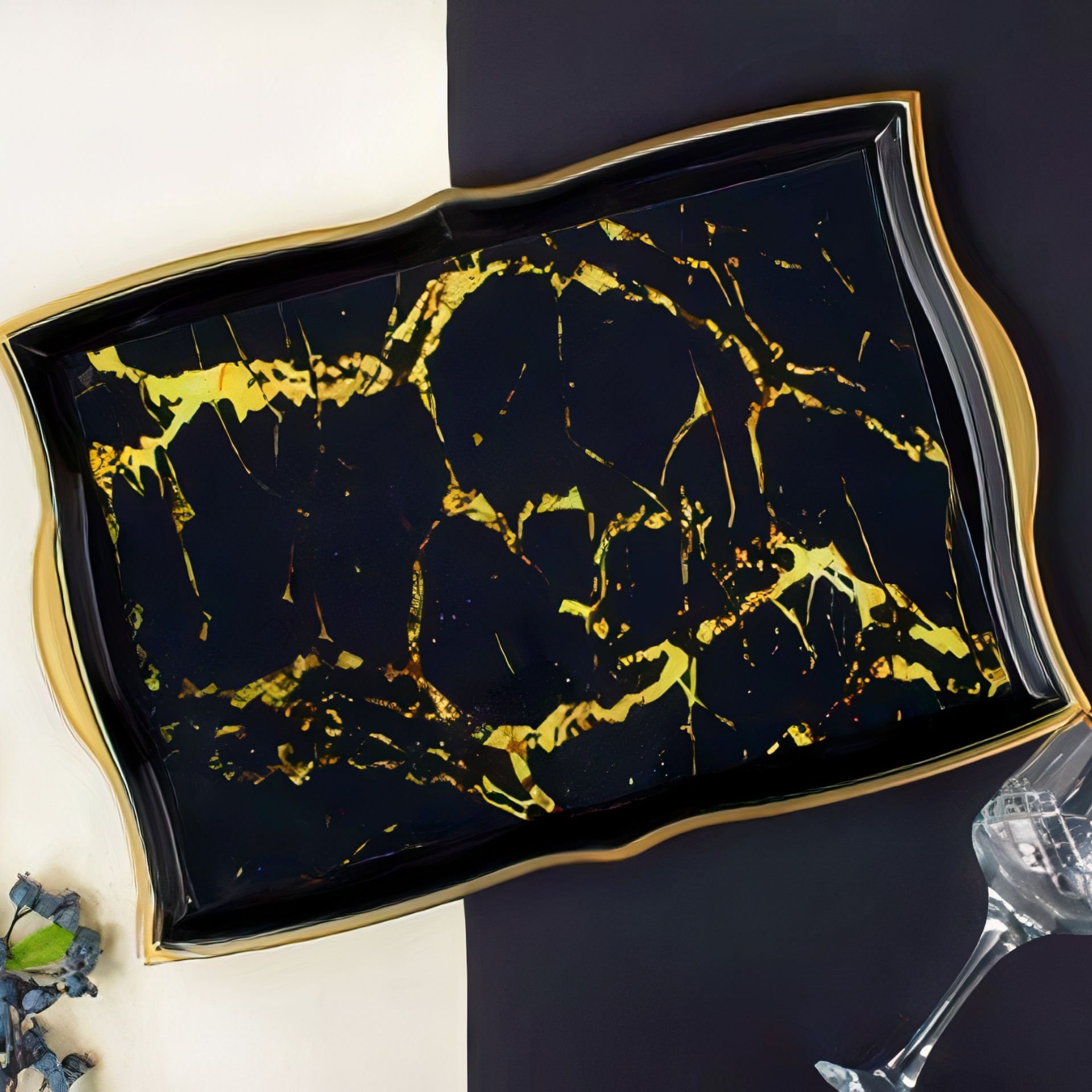 Gold Çizgili Siyah Mermer Desenli Dekoratif Tepsi