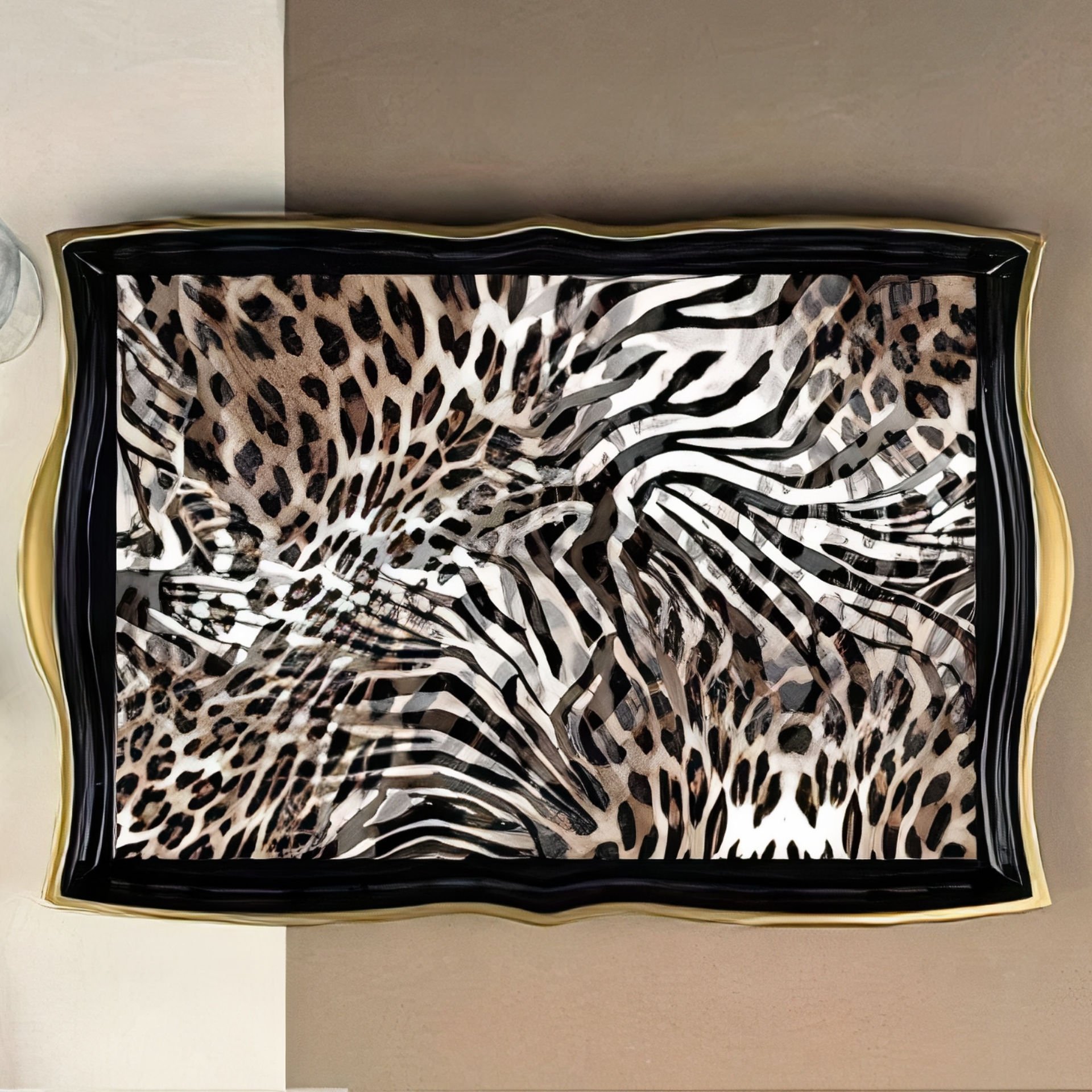 Gold Dalgalı Kenarlı Leopar Desenli Dekoratif Tepsi