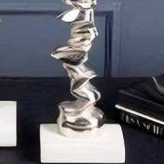 Gümüş Metal Kıvrımlı Mermer Tabanlı Dekoratif Mumluk