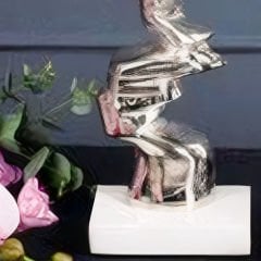 Gümüş Metal Kıvrımlı Mermer Tabanlı Büyük Dekoratif Mumluk