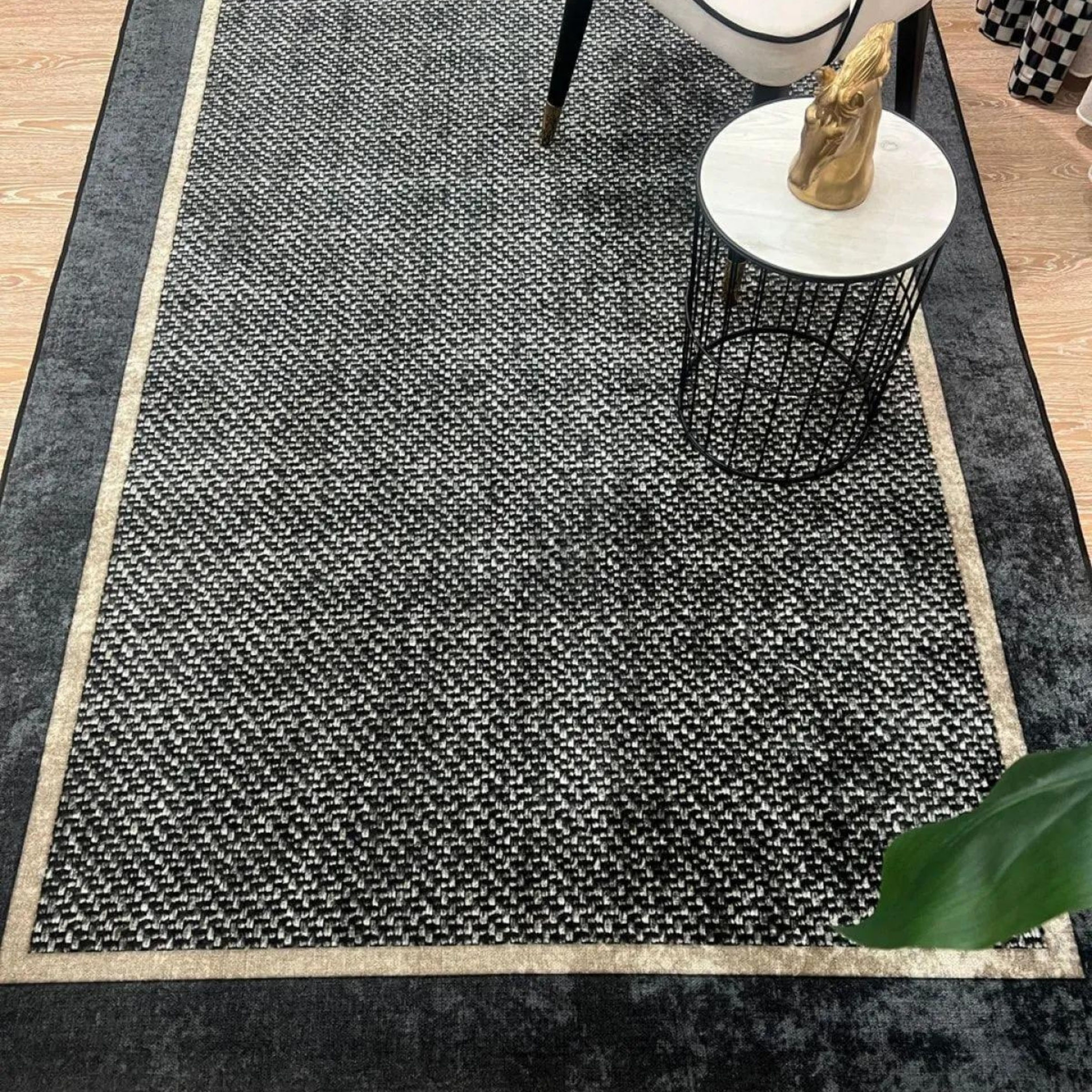 Siyah Desenli Gri Kenar Çizgili Jüt Halı
