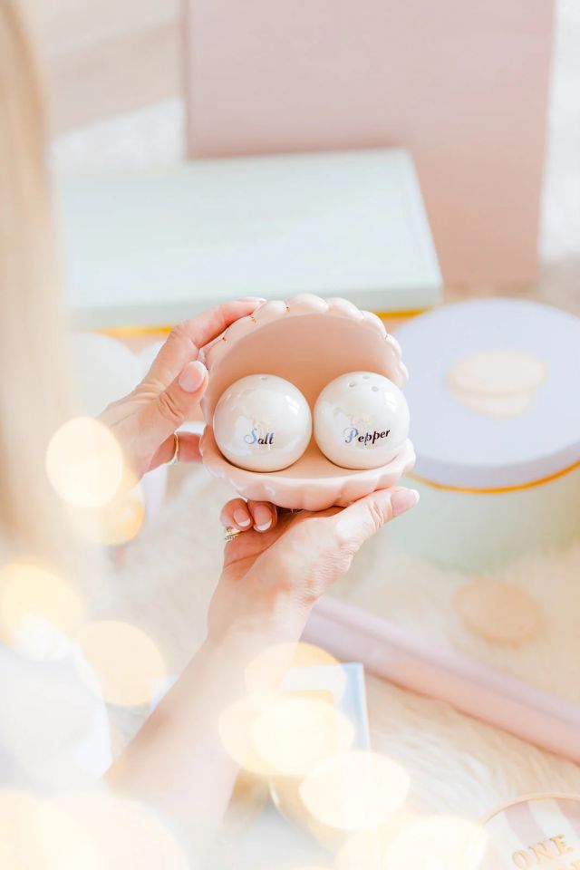 Pembe Stoneware Tuzluk Ve Biberlik 12X10x13 Cm Animals Collection by Yvonne Ellen Animals Collection | by Yvonne Ellen