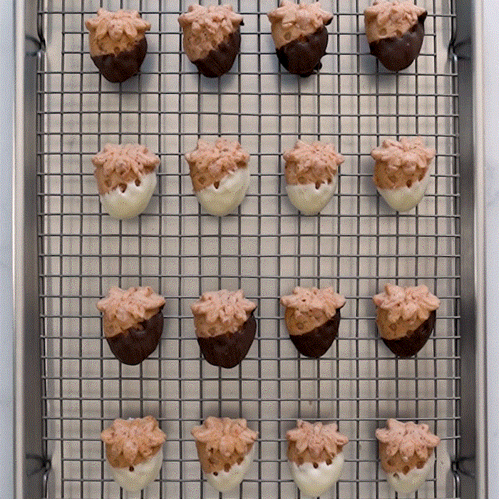 Nordicware Mini Çilekler Kek Kalıbı