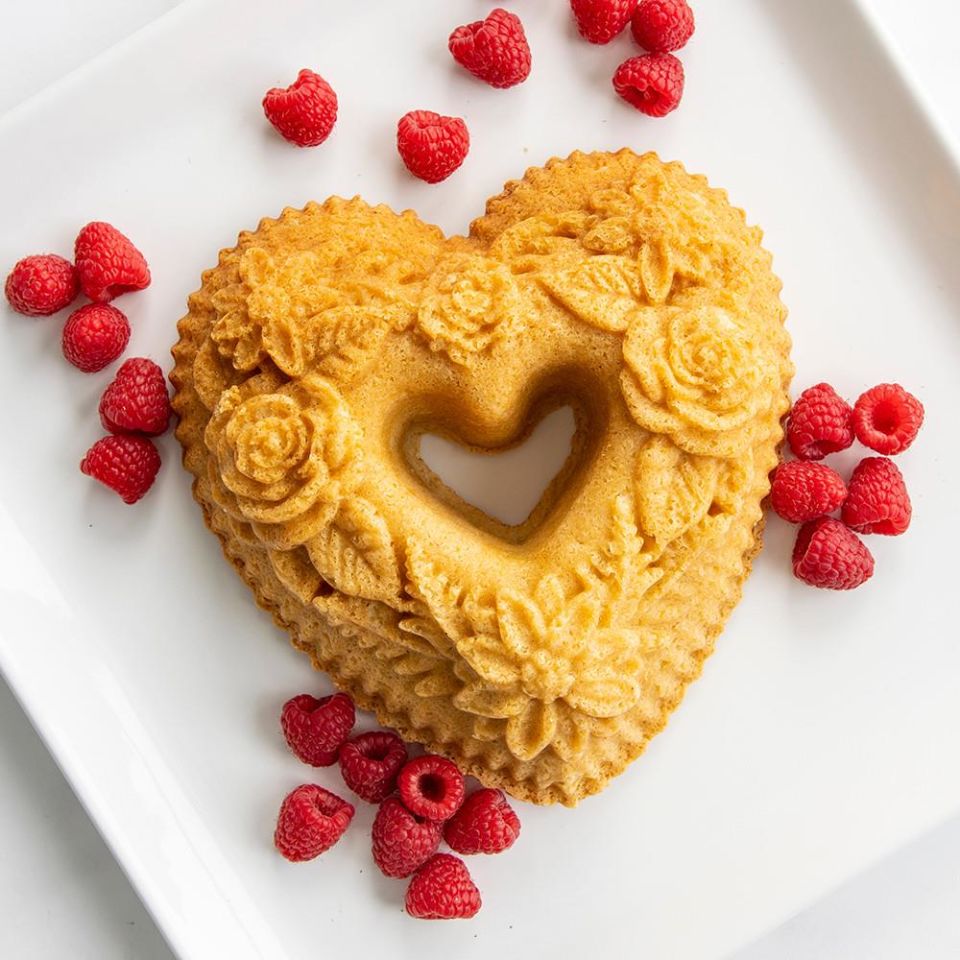 Nordicware Çiçekli Kalp Bundt Kek Kalıbı