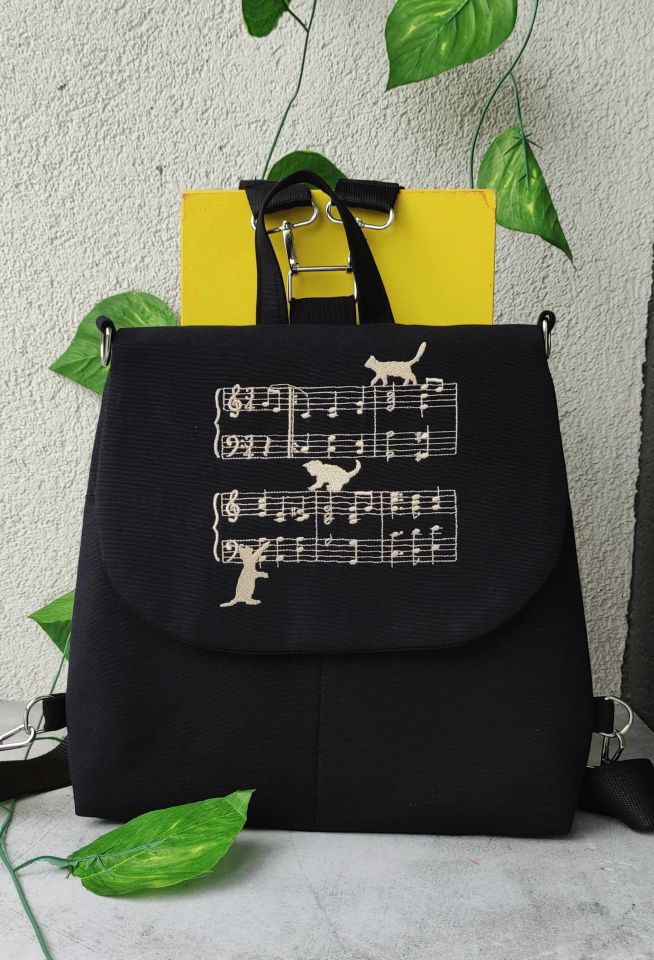 Siyah Kedili - Notalı Nakışlı Sırt Çantası