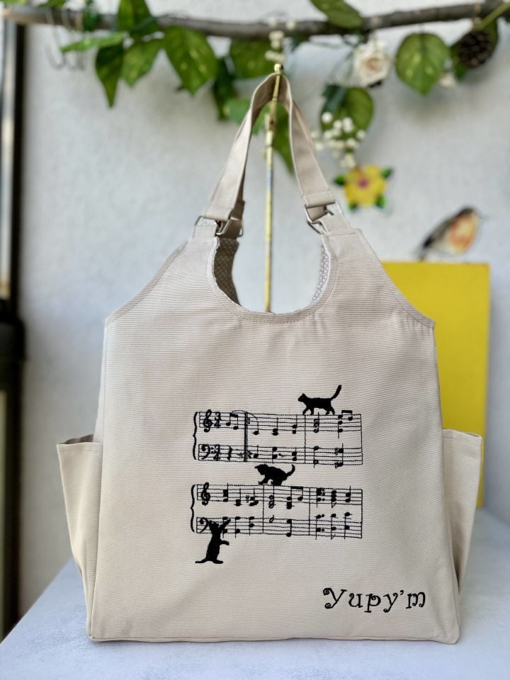 Krem Kedili - Notalı Nakışlı Omuz Çantası