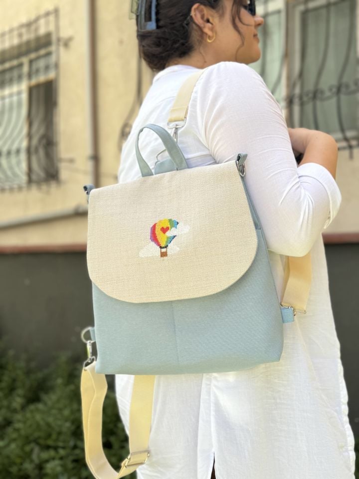 Mavi Gökkuşağı Balonlu Kanaviçe İşlemeli Sırt Çantası