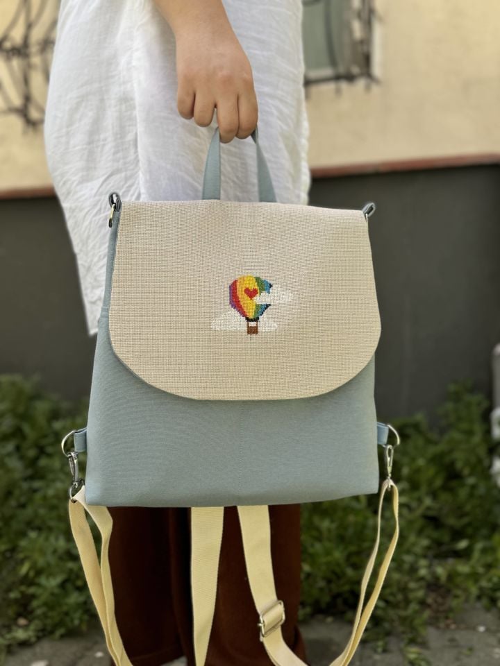 Mavi Gökkuşağı Balonlu Kanaviçe İşlemeli Sırt Çantası