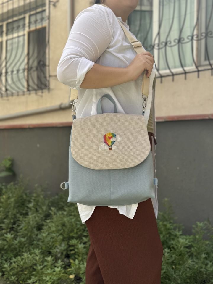 Mavi Gökkuşağı Balonlu Kanaviçe İşlemeli Sırt Çantası