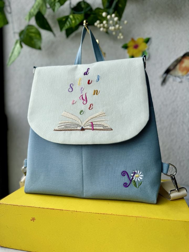 Mavi Kitap Nakışlı Sırt Çantası