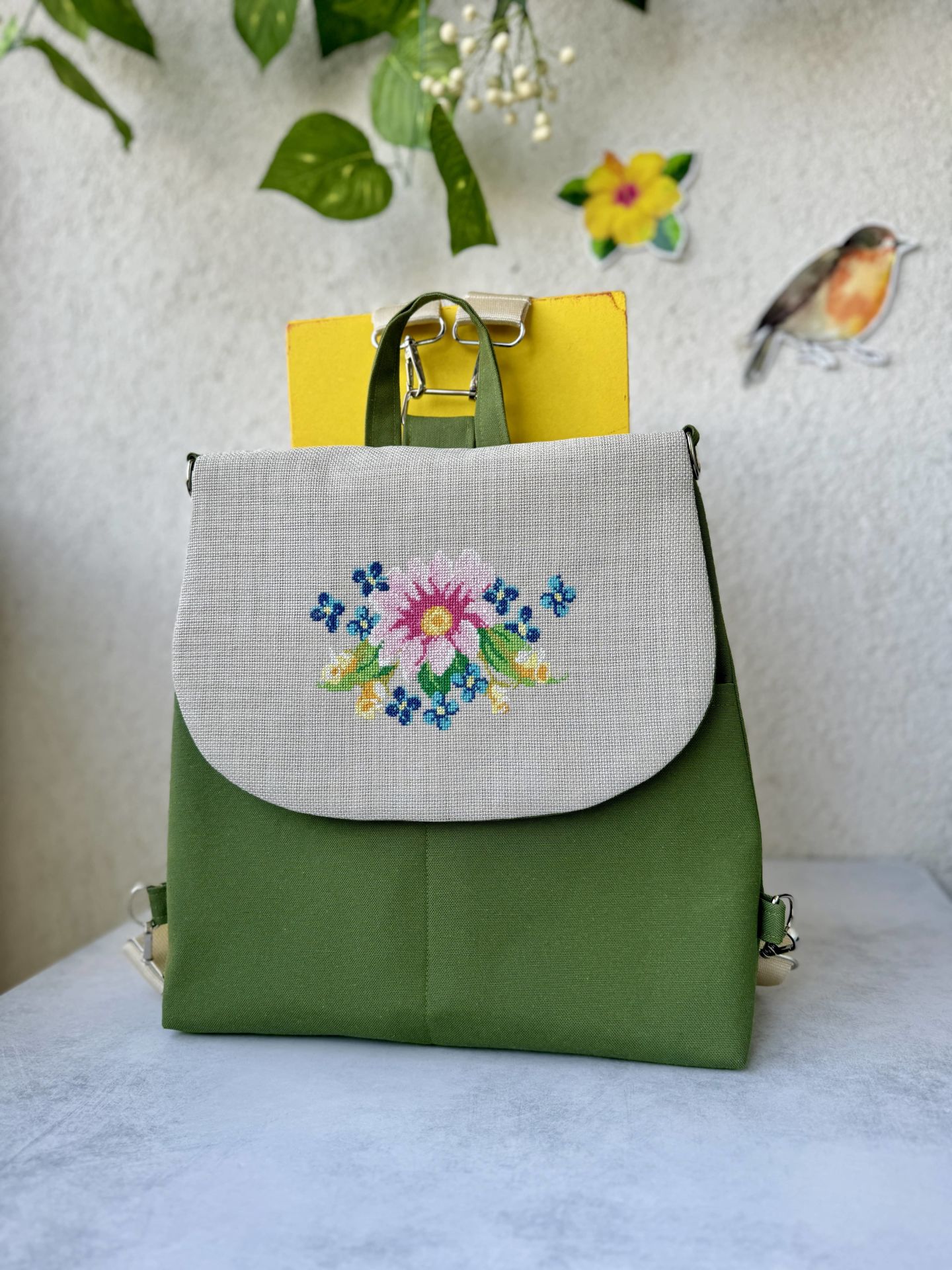 Yeşil Çiçekli Kanaviçe İşlemeli Sırt Çantası