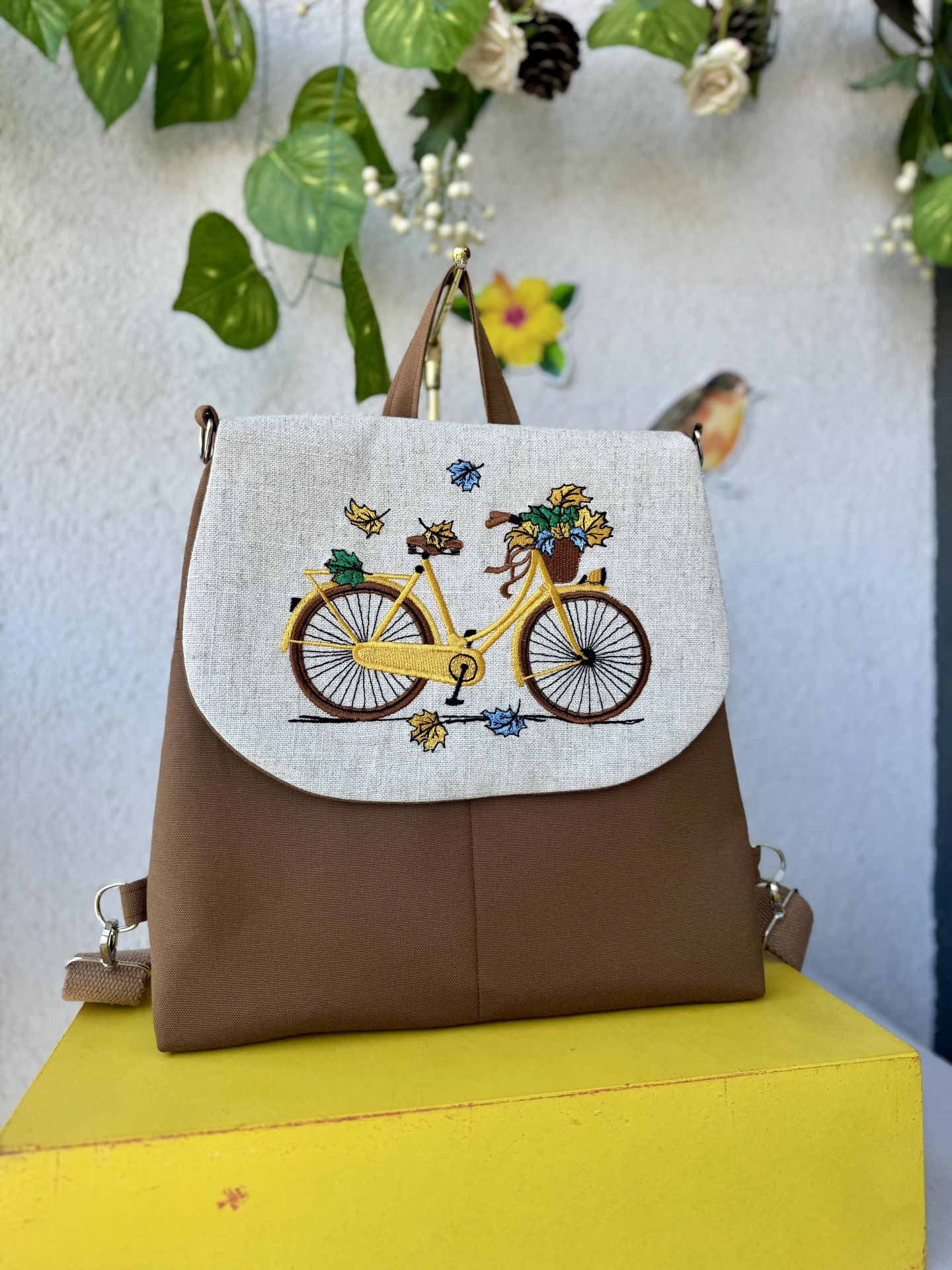 Kahverengi Bisiklet Nakışlı Sırt Çantası