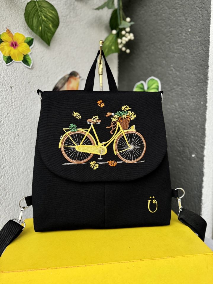 Siyah Bisikletli Nakışlı Sırt Çantası