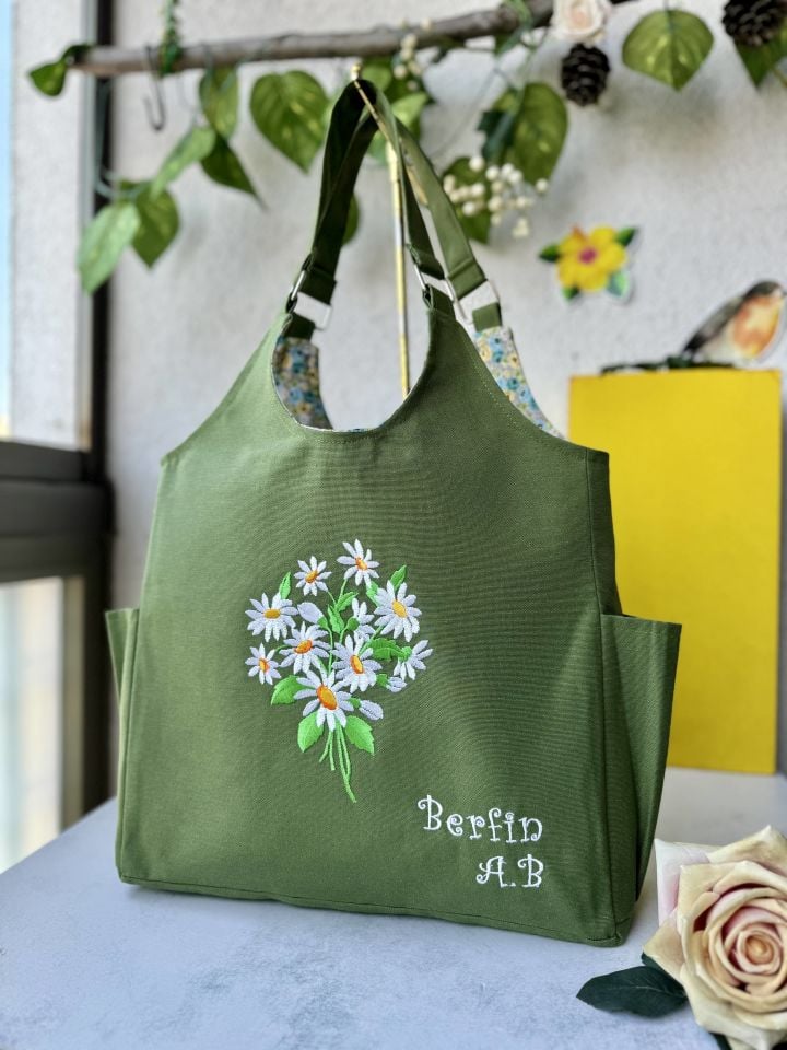 Yeşil Papatya Nakışlı Omuz Çantası