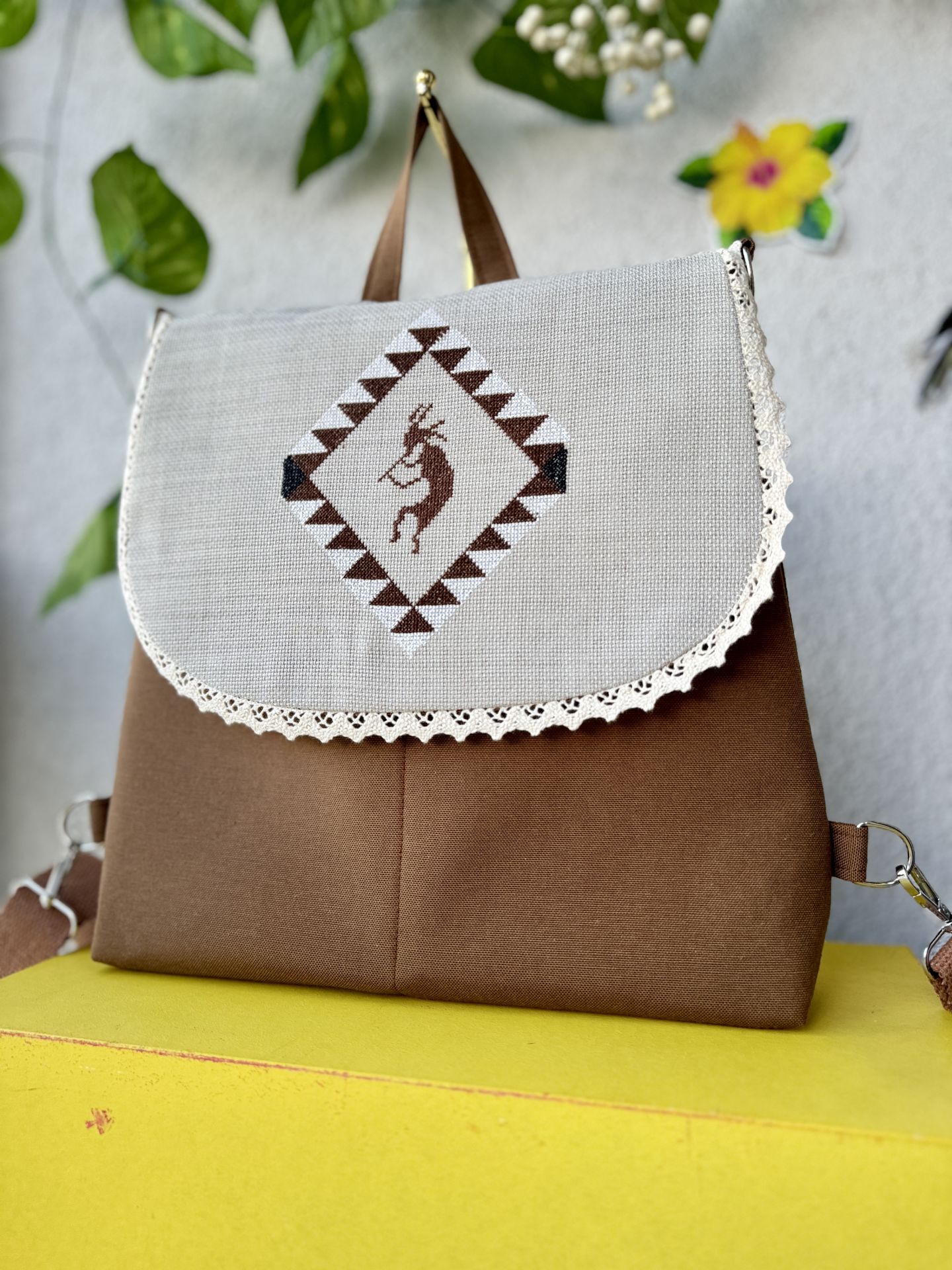 Kahverengi Şaman Kanaviçe İşlemeli, Güpürlü Sırt Çantası