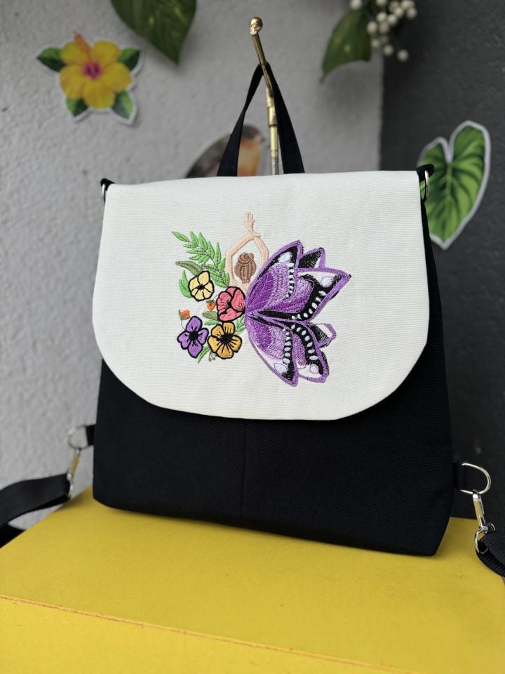 Siyah Kelebek Nakışlı Sırt Çantası