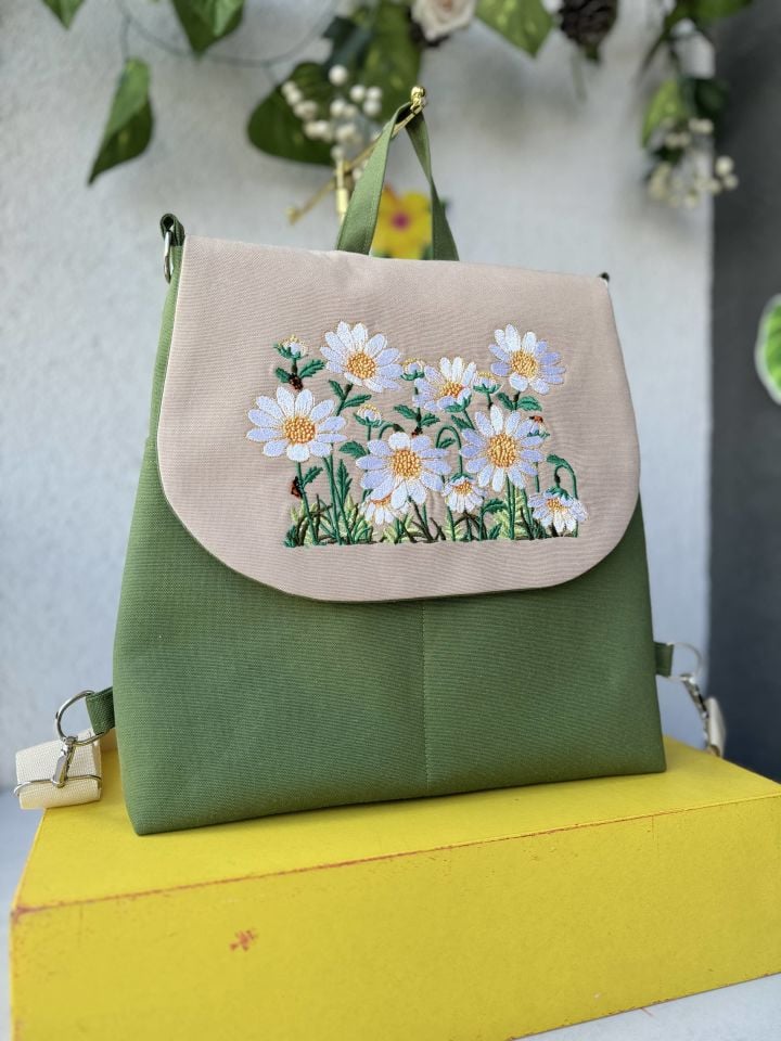 Yeşil Papatya Nakışlı Sırt Çantası